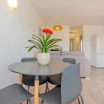 Lägenhet Poblat 86 *